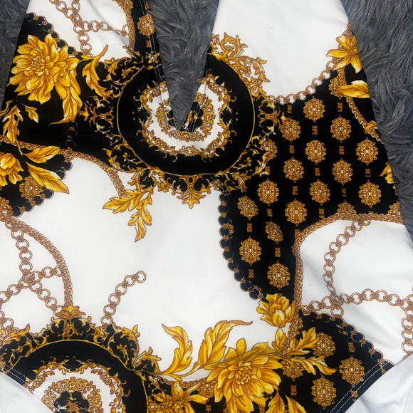 Swimwear One Pie Ivory/Black - Picture 3 of 9